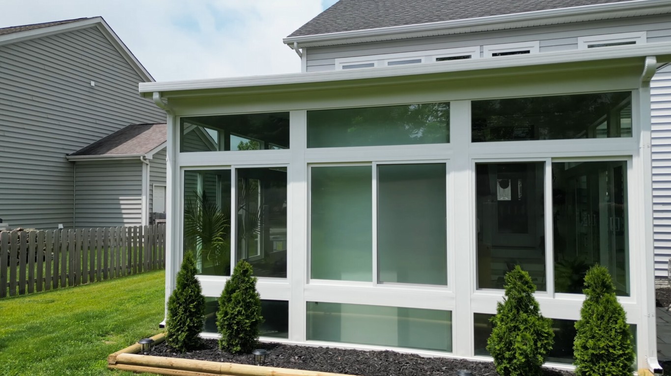 Energy-efficient white sunroom with thermally broken framing in Clearwater, FL